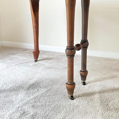 Queen Anne Style Solid Wood Dining Table with (5) Matching Chairs