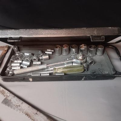SOCKET SET IN A METAL BOX AND A VARIETY OF SAWS