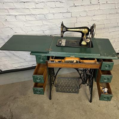 Singer 6 Drawer Sewing Machine