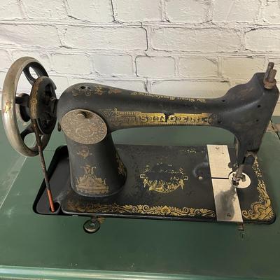 Singer 6 Drawer Sewing Machine