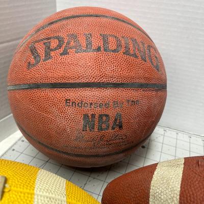 Pack of 2 Basketball & 2 Football
