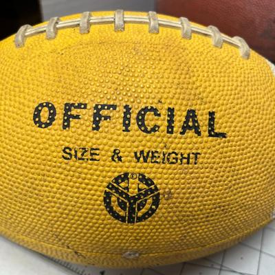 Pack of 2 Basketball & 2 Football