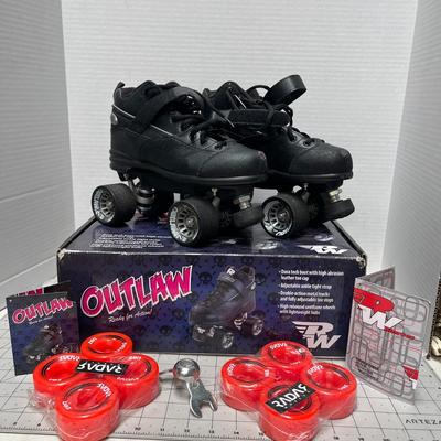 Outlaw Roller Skate Package - Black Size 8