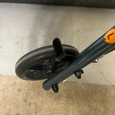 Vogue Rolling Walker
