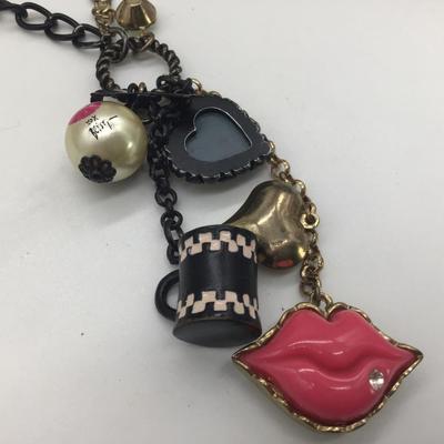 Betset johnson charm necklace