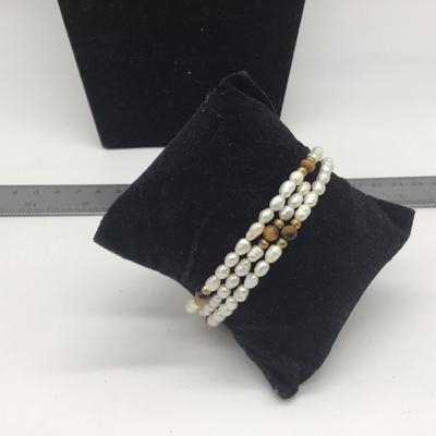 Clear beads twistable bracelet