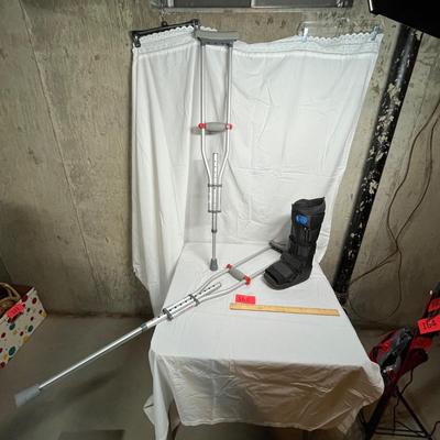 Crutches & boot