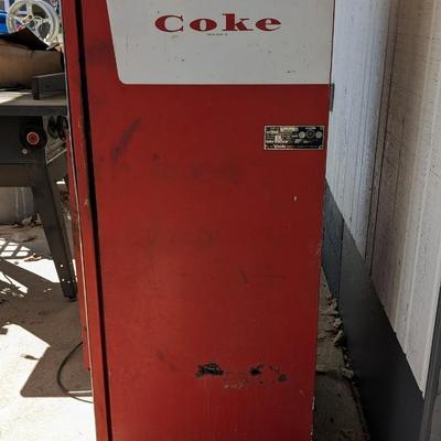 **UPDATED** Vendo Coca Cola Vending Machine Model H63A