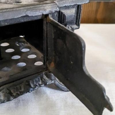 Mini Cast Iron 'Queen' Stoves and Extras