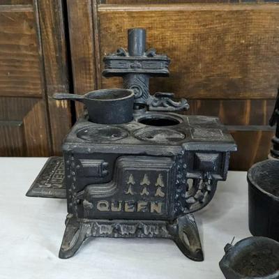 Mini Cast Iron 'Queen' Stoves and Extras