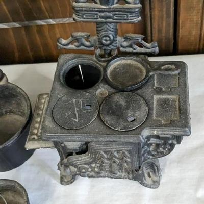 Mini Cast Iron 'Queen' Stoves and Extras