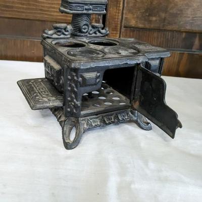Mini Cast Iron 'Queen' Stoves and Extras