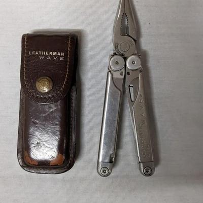 Vintage Leatherman Wave and Various Pocket Knives