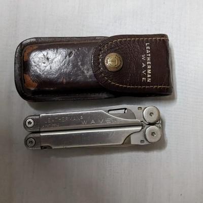 Vintage Leatherman Wave and Various Pocket Knives