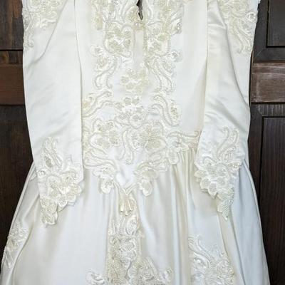 Gold Circle Gowns Size 4 Ivory Wedding Dress