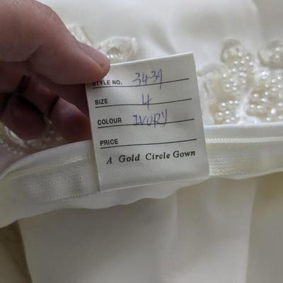 Gold Circle Gowns Size 4 Ivory Wedding Dress