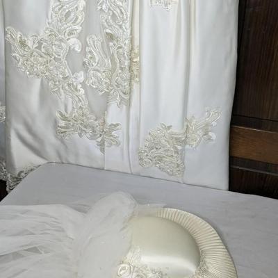 Gold Circle Gowns Size 4 Ivory Wedding Dress