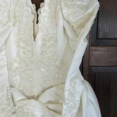 Gold Circle Gowns Size 4 Ivory Wedding Dress