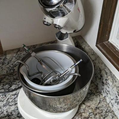Vintage Sunbeam Stand Mixer and Mixing Bowls