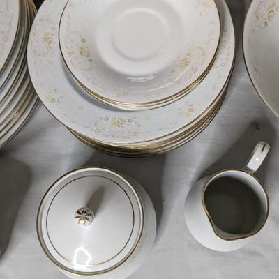 International Porcelain Brighton Collection Camelia Pattern Dishes