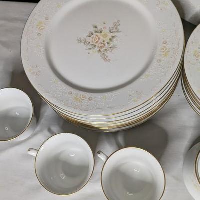 International Porcelain Brighton Collection Camelia Pattern Dishes