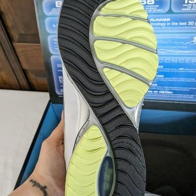 New in Box Mens Sketchers Shape Ups