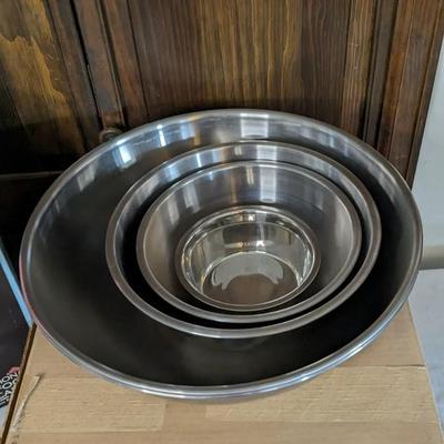 Stainless Mixing Bowls and Cake Plates