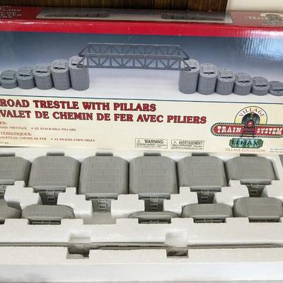 Lemax Village Express & Railroad Trestle w/ Pillars