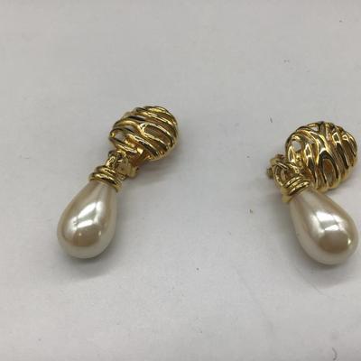 Vintage faux pearl goldstone clip on earrings
