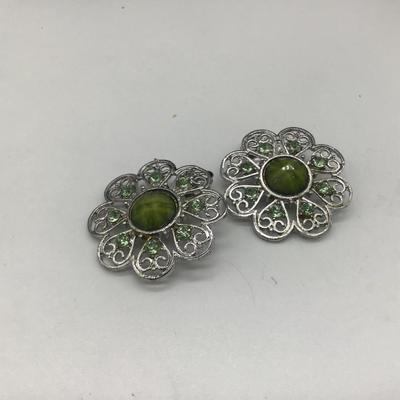 Vintage green flowers clip on earrings