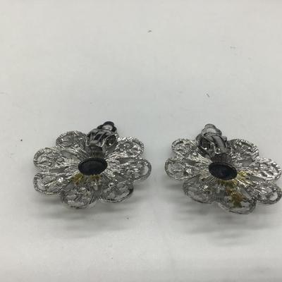 Vintage green flowers clip on earrings