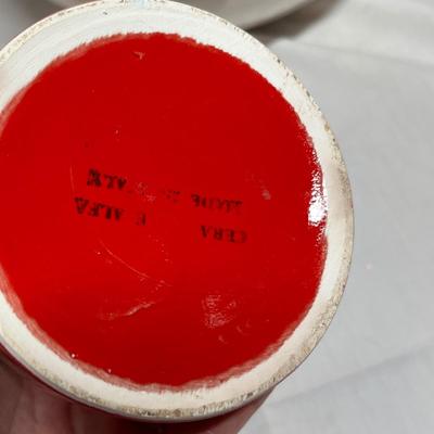 Assorted pottery items