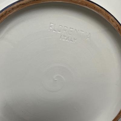 Assorted pottery items