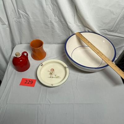 Assorted pottery items