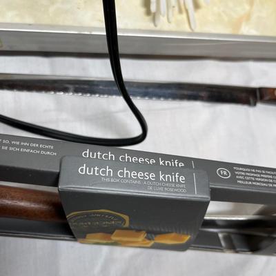 Assorted kitchen items