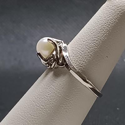 LOT 4: 10K GTR White Gold Cultured Pearl & Diamond Ring Sz 7