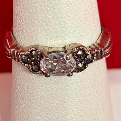 LOT:28: Art Deco Style Sterling Silver Ring Size 7