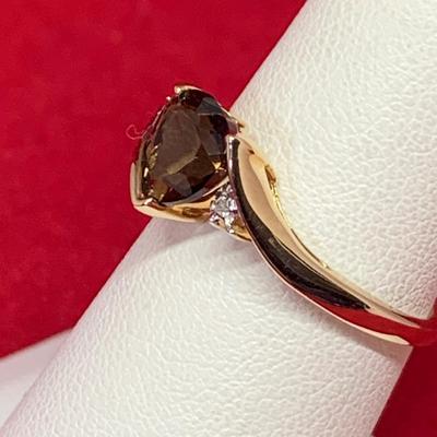 LOT:31: 10k Gold Ring with Heart Shaped Smokey Quartz Stone 1.87g Size 7