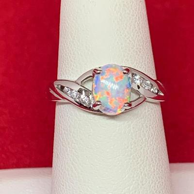 LOT:34: Sterling Silver & Opal Ring Size 7