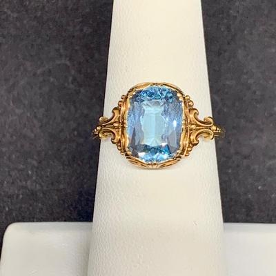 LOT:48: 14K Gold Vintage/ Antique Ring with Blue Stone 3.85g