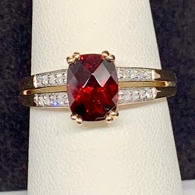LOT:49: Gold and Garnet with Diamonds 14k Gold, Tw 2.93. Sz 7