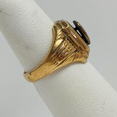 LOT 64: Balfour 10k Gold & Onyx Ring; Sz 5; Tw. 6.29gr.