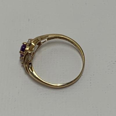 LOT 65: Amethyst & 10K Gold Ring: Sz. 7: Tw. 1.57gr