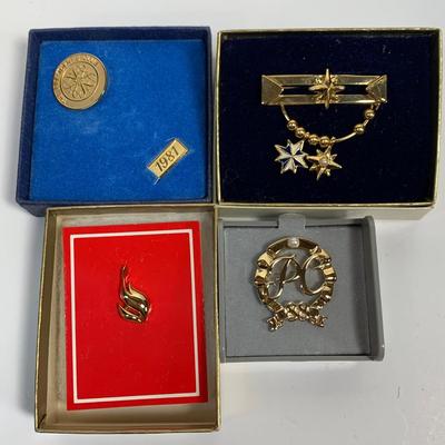 LOT 66: Collection o9f Avon's Presidents Club Awards, Pins, Pendants & More