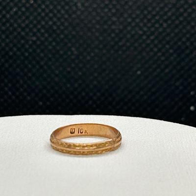 LOT 84: Child Size 10 KT Gold Ring: Sz. 1, Tw.77gr