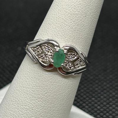 LOT 94: Sterling Silver Simulated Emerald (925) Ring Size 7