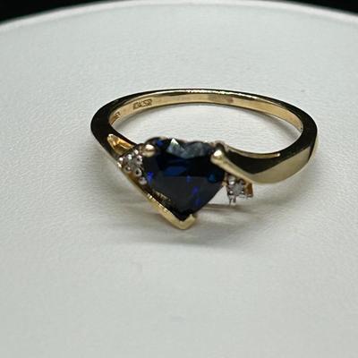 LOT 97: 10KT Gold Ring with Heart Shaped Stone, Tw 2.22g, Sz 7