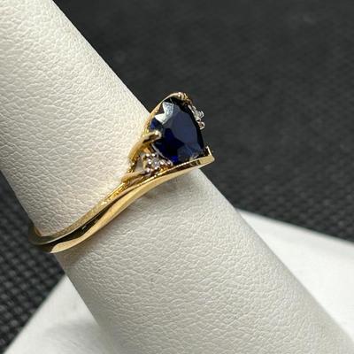 LOT 97: 10KT Gold Ring with Heart Shaped Stone, Tw 2.22g, Sz 7