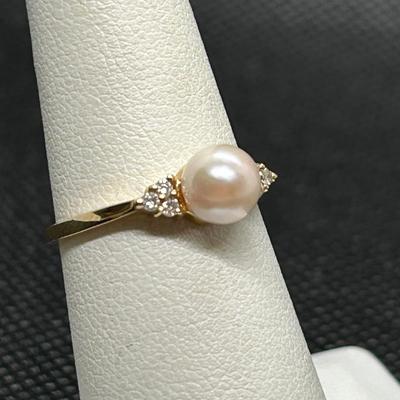 LOT 98: Gold 10k Pearl & Diamond Ring: Tw. 2g, Sz 6.5
