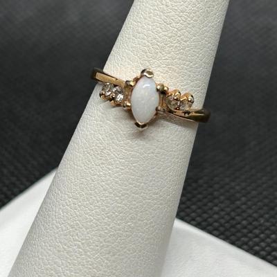 LOT 99: Gold & Opal 18 KT Gold Ring: Size 5, Tw 1.80gr